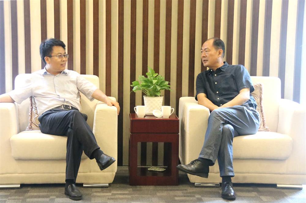 天橋區(qū)委書記劉程華一行蒞臨集團公司開展合作洽談