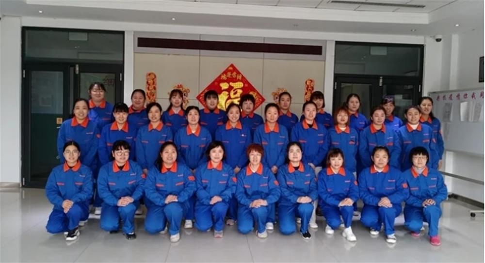 巾幗綻芳華！金鐘科技集團精密儀器車間應變計班：精密儀器生產(chǎn)線上的“解題人”